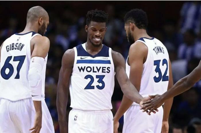 曼城VS桑德兰：蓝月风暴迎战黑马奇迹，伊蒂哈德攻防大战一触即发